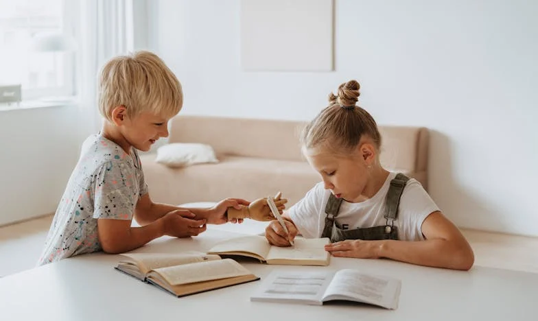 Fratele Meu Locuiește în Propriul Apartament, În Timp ce al Meu Este Închiriat. Mama Nu Mă Lasă Să Schimb Nimic. Fratele Meu Se Confruntă cu Probleme Financiare